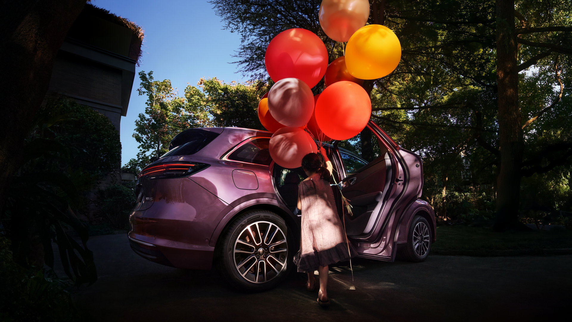 SAIC H5 in Elegant Green parked on a city street