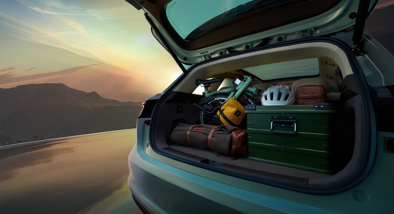 Outdoor gear stored in the rear trunk of the SAIC H5
